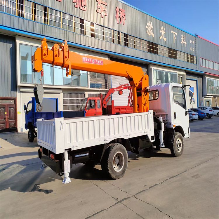 科尔沁区三轮随车吊定制 农用改装机自备吊中瑞长期出售